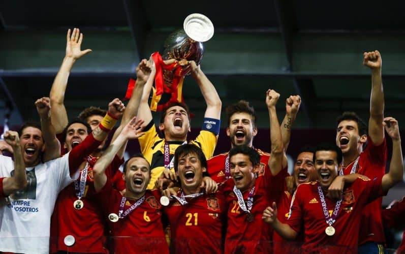 Tópicos en el fútbol. Una perspectiva científica España campeona de la Eurocopa 2012
