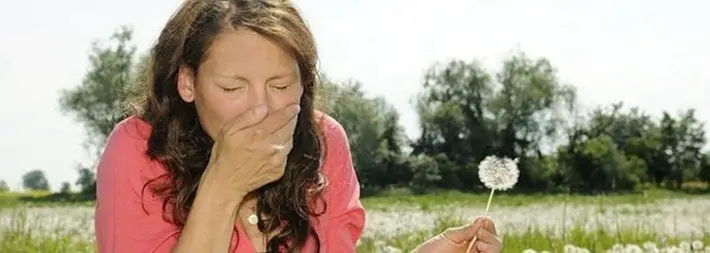 Mujer con alergia