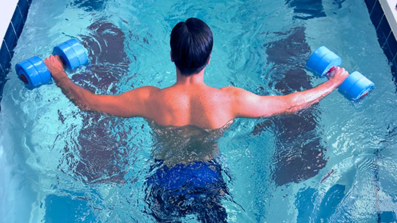 ejercicios de natacion para personas con problemas de columna