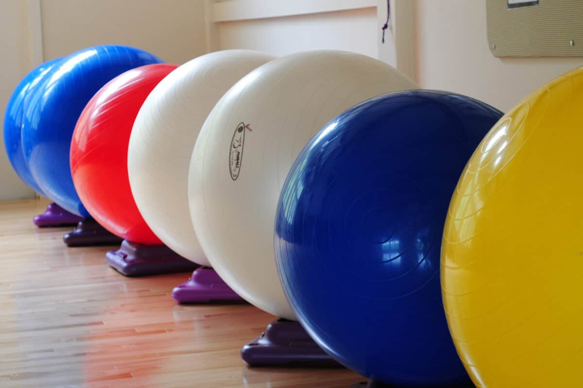 Reverse crunch: cómo hacer crunch en invertida y beneficios Seleccion de fitball