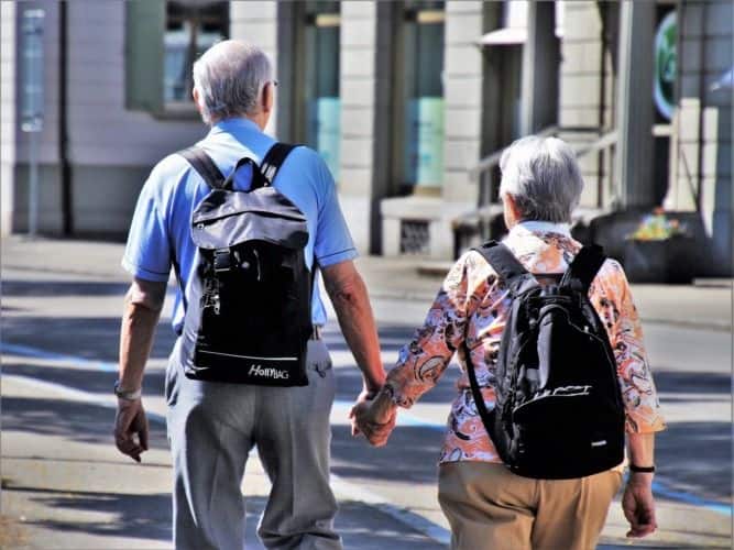 Entrenamiento aeróbico en personas mayores Información sobre consecuencias pulmonares del envejecimiento y beneficios del entrenamiento aeróbico en personas mayores