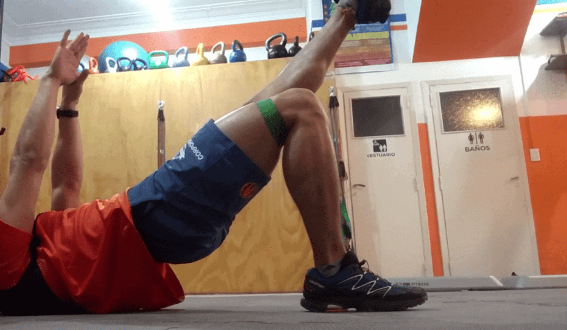 Puente de glúteos para combatir la amnesia glútea y el valgo de rodilla.
