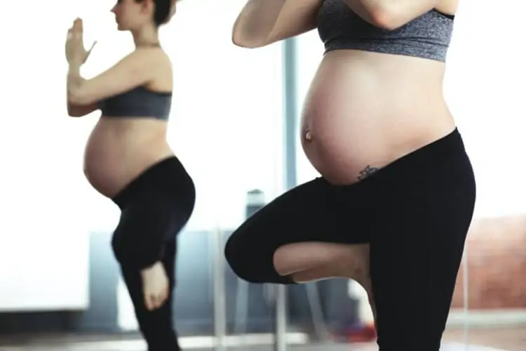 Mujeres embarazadas haciendo deporte