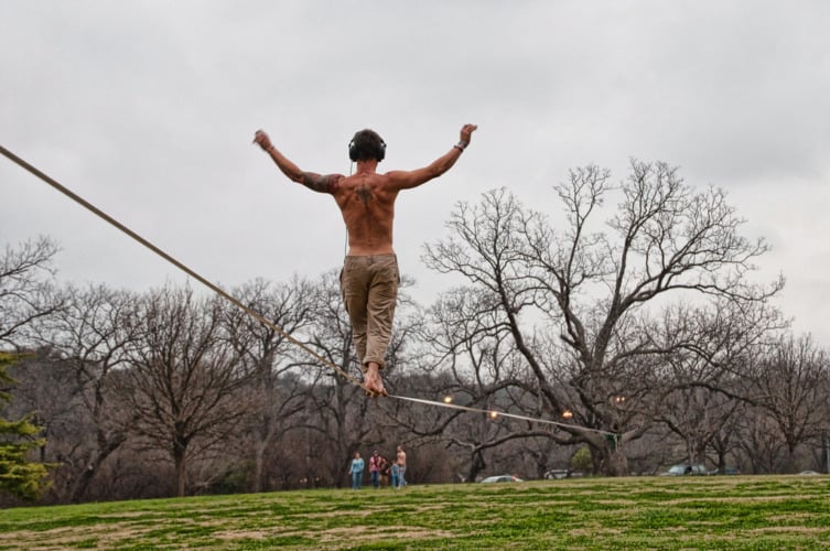 Slackline: qué es, modalidades y beneficios 1 Práctica de slackline