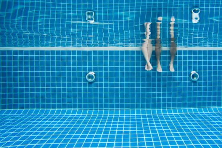 Entrenamiento en piscina con aquarunning