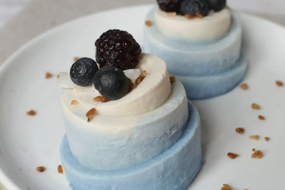 La espirulina azul se suele utilizar para elaborar tartas