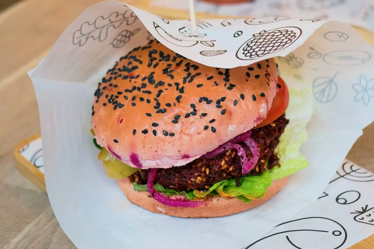la hamburguesa vegana ayuda a completar el aporte proteico