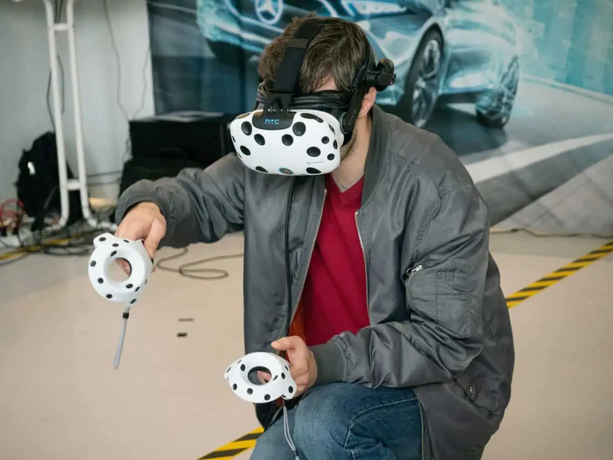 Mando y cascos de realidad virtual