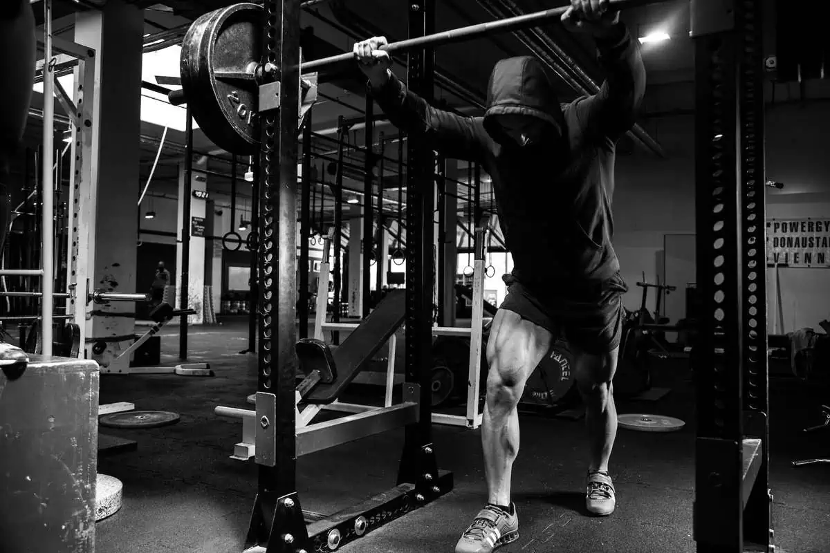 Racks de Musculación y Jaulas Cross Training para Gyms