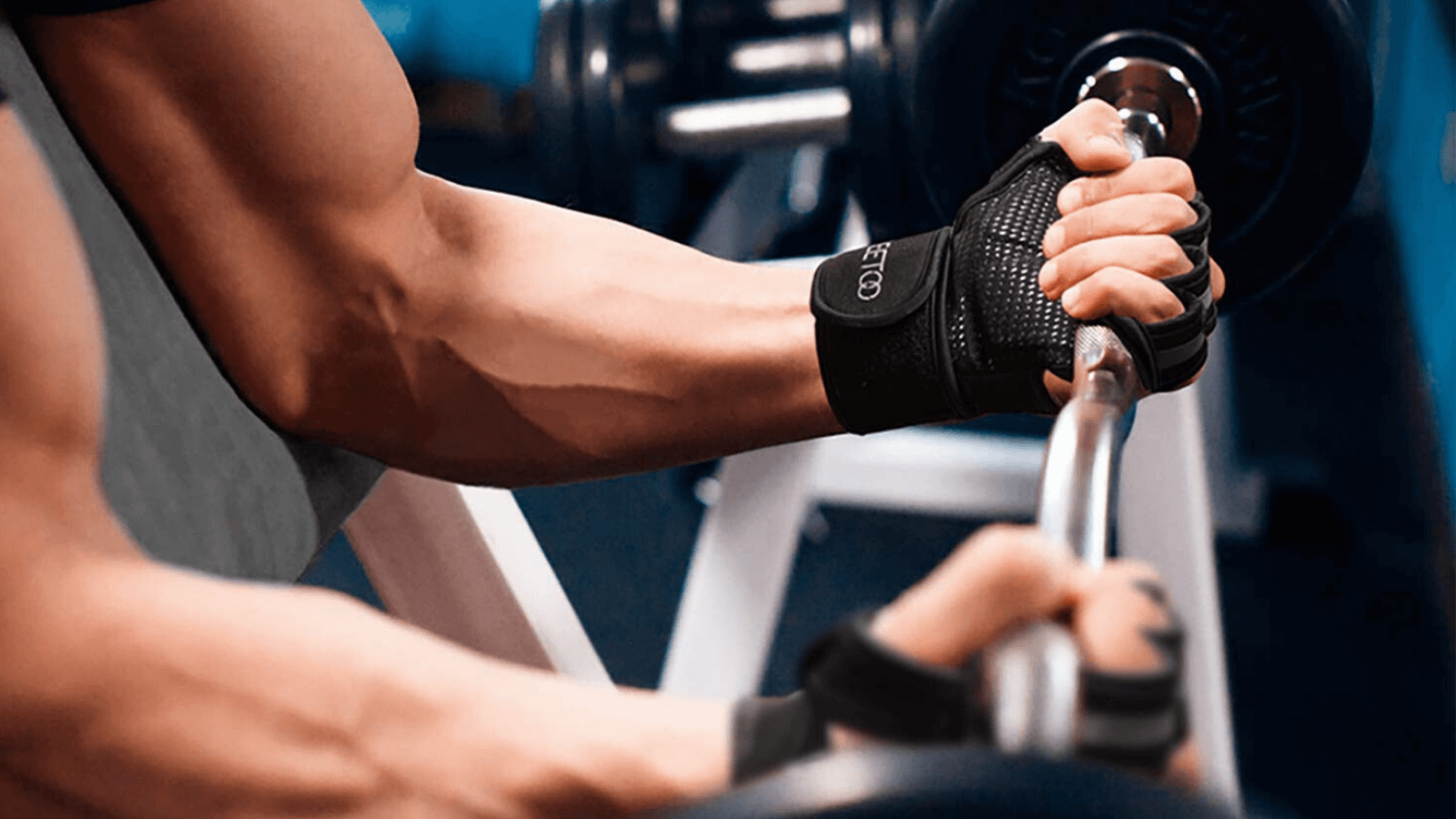 Por qué deberías utilizar muñequeras si practicas CrossFit o entrenas con  pesas