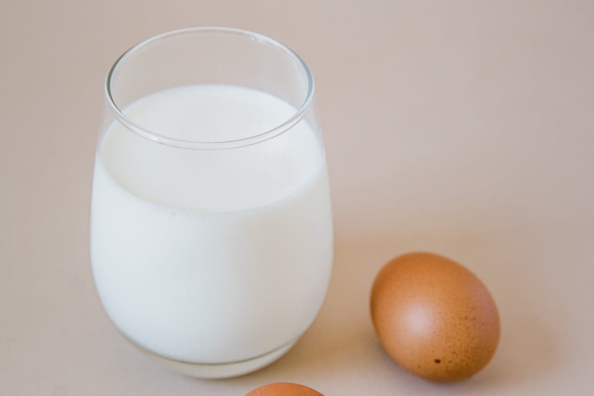 ¿Tomar batido de proteína whey engorda? huevos y leche