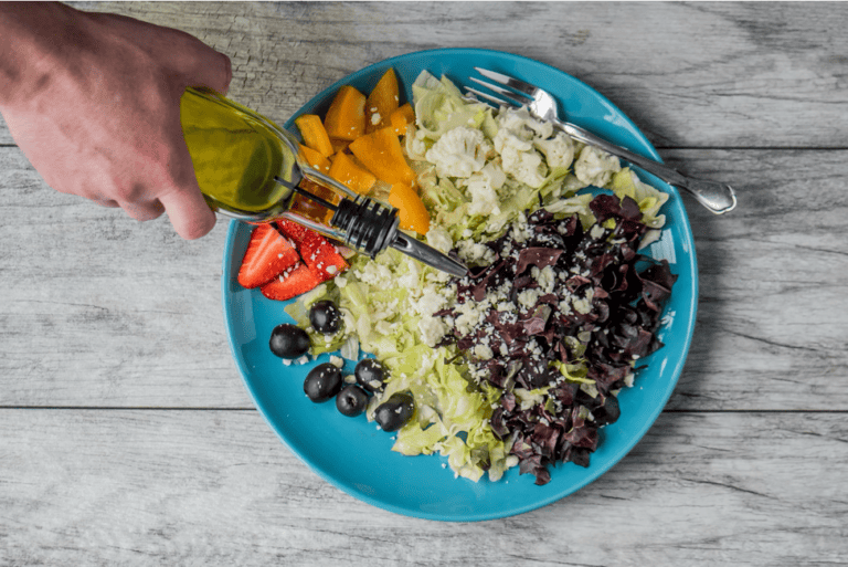 ensalada con grasas saludables