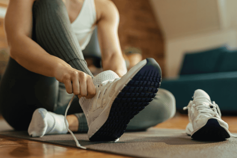 mujer preparándose para entrenar