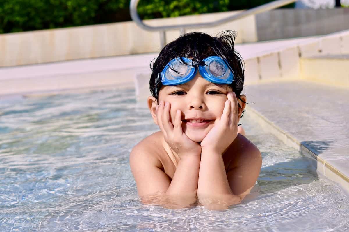 Niño en el agua.