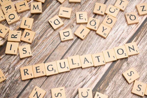 La regulación normativa es uno de los aspectos más importantes. 