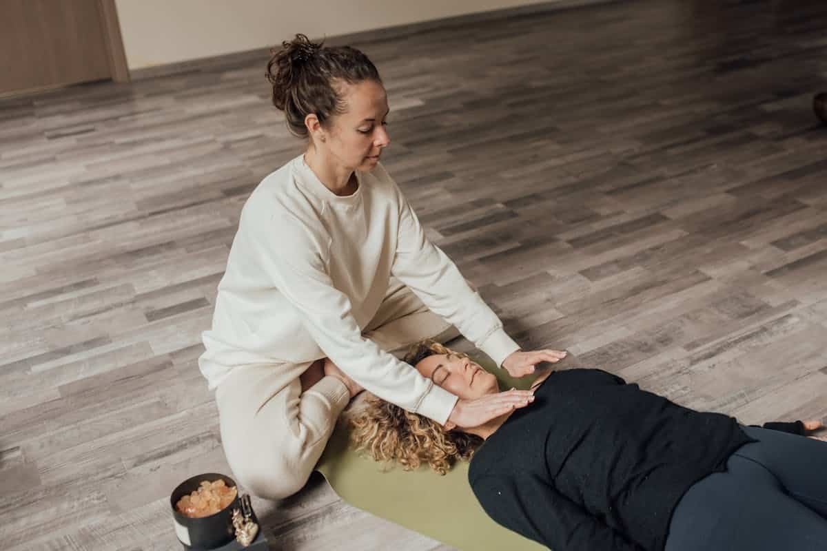La terapia de reiki como proceso de relajación mental