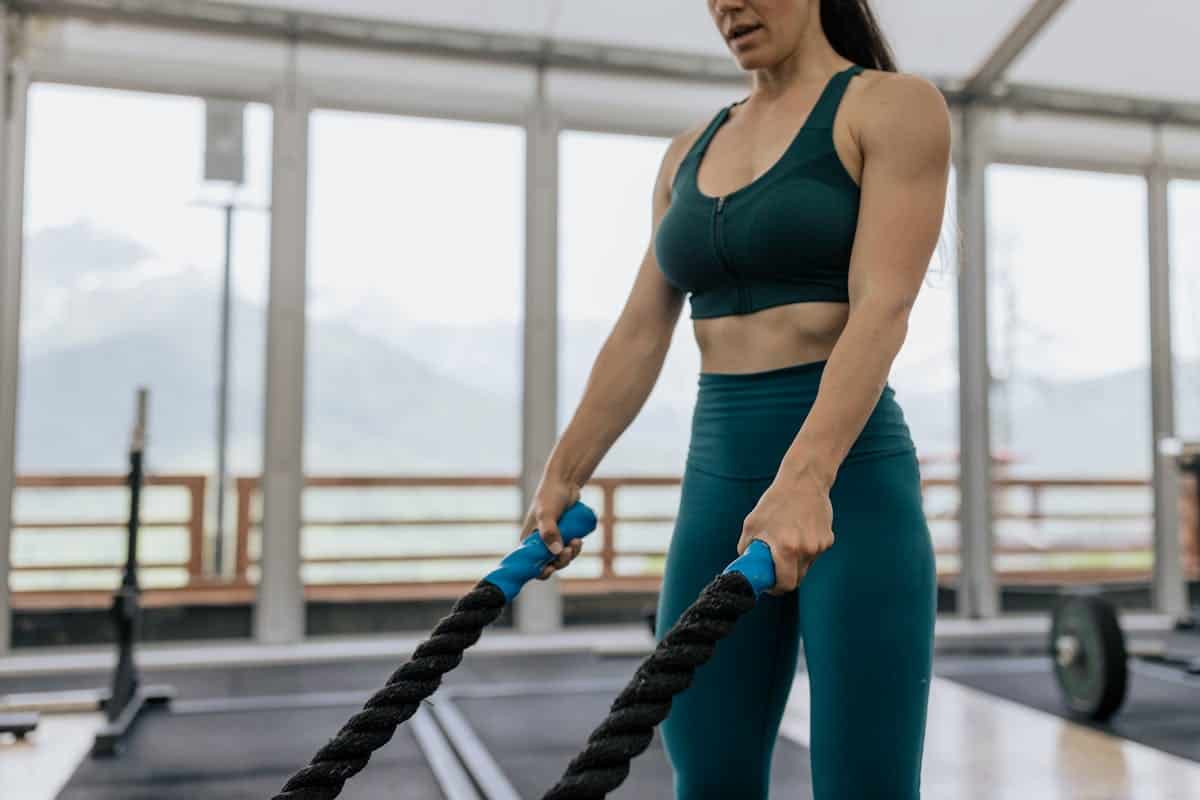 Mujer entrenando.