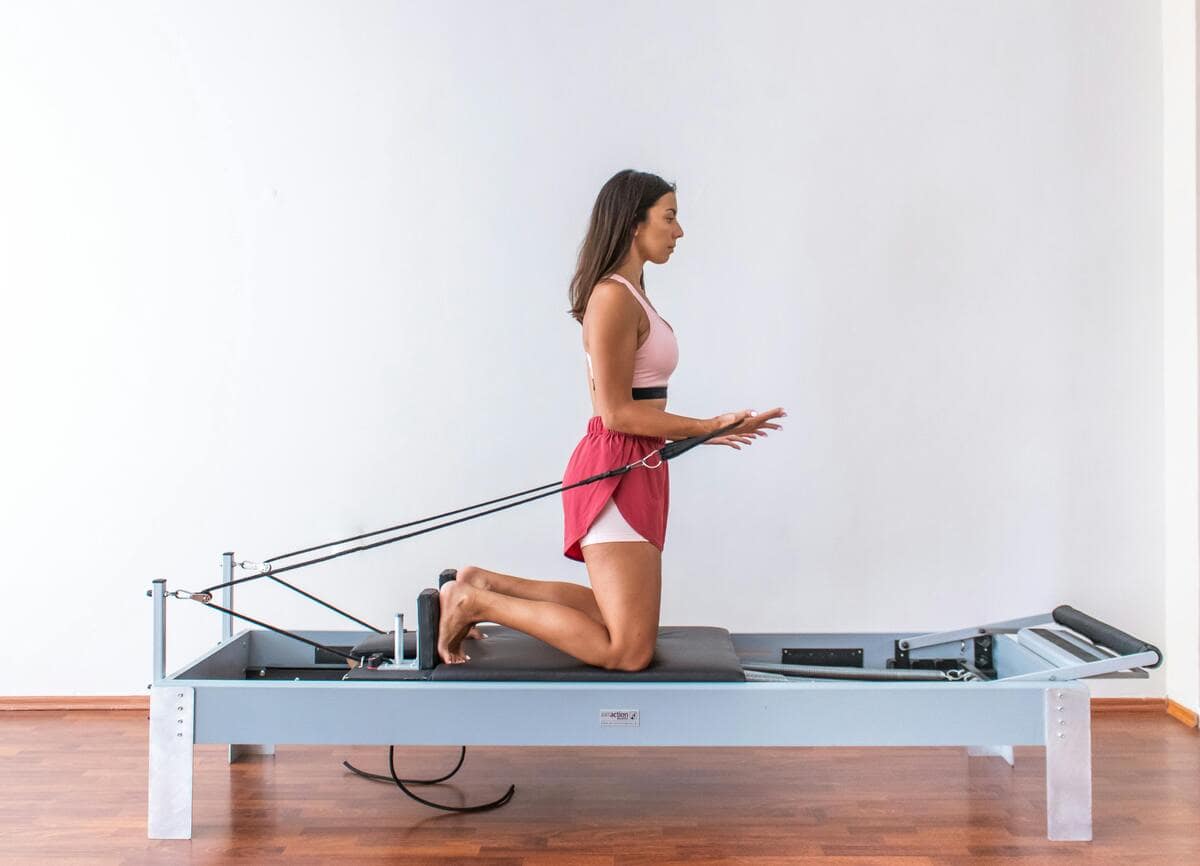 sujeto en cama de pilates