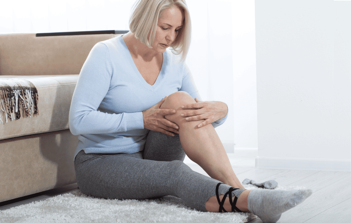 Mujer con menopausia y osteoporosis