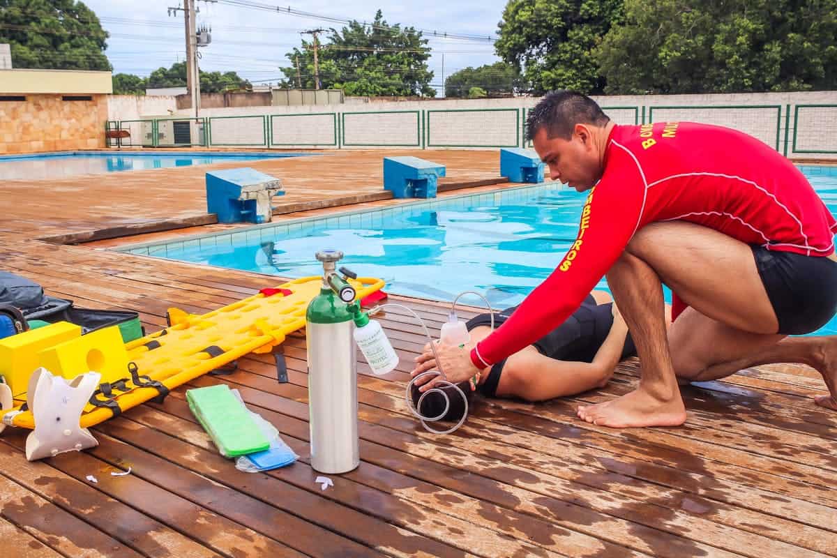 Primeros auxilios en la piscina