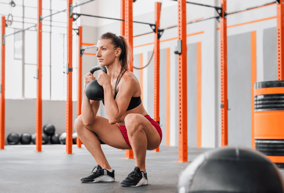 Goblet squat: 4 beneficios para entrenar piernas Pesas rusas