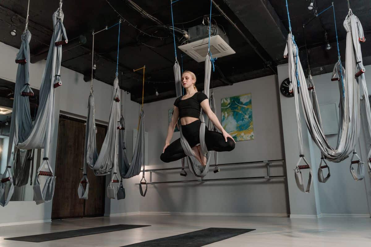 Aeroyoga: Guía sobre Beneficios, posturas y cómo empezar Yoga aire