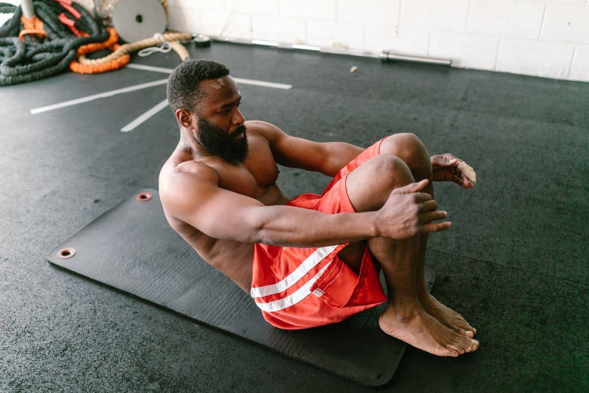 Reverse crunch: cómo hacer crunch en invertida y beneficios Face concéntrica